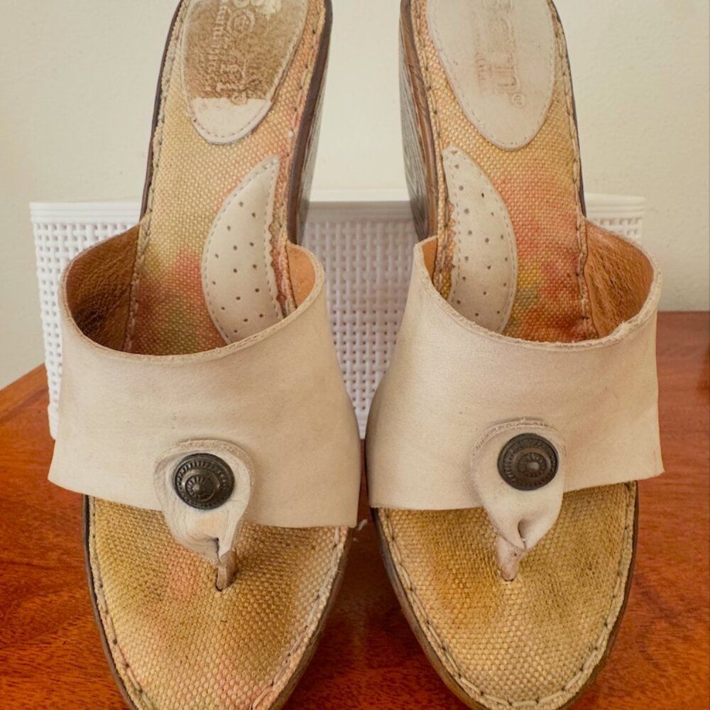 Born Creme Leather wedge sandals Sz 8W